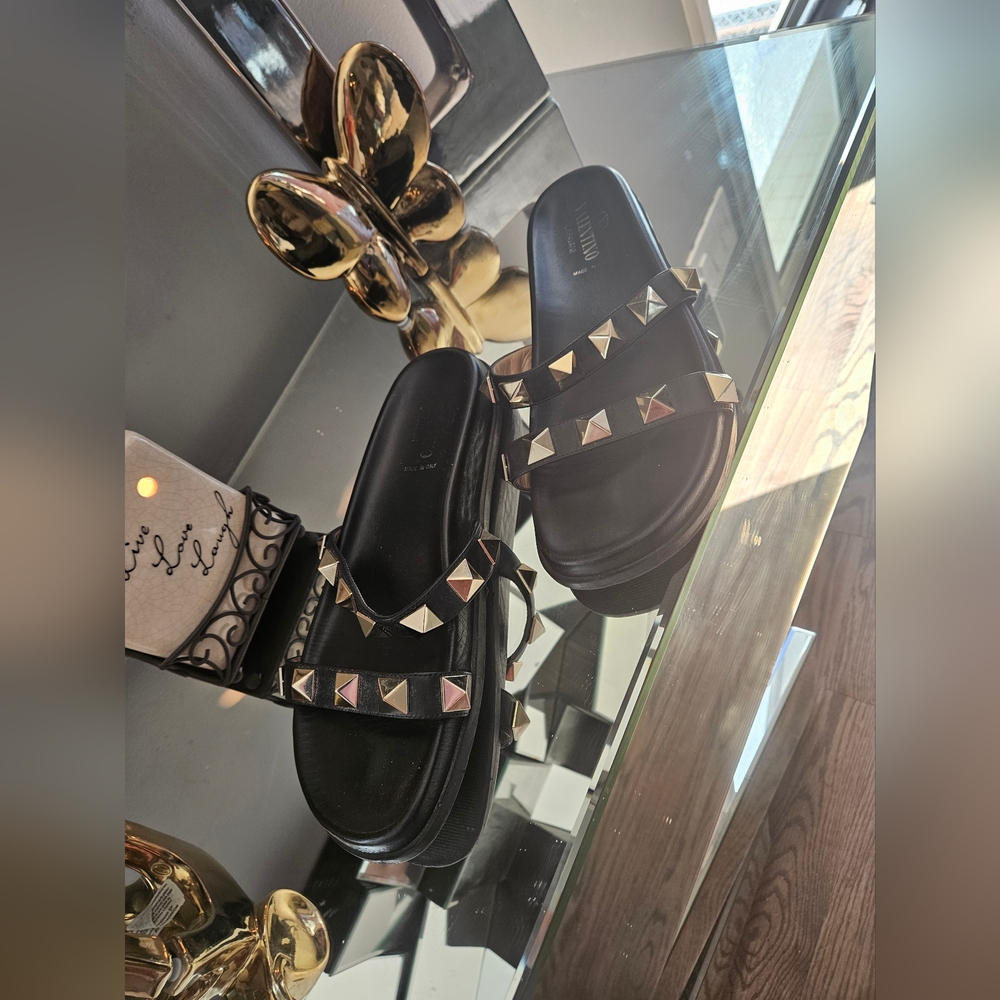 VALENTINO GARAVANI- Roman Stud leather slides